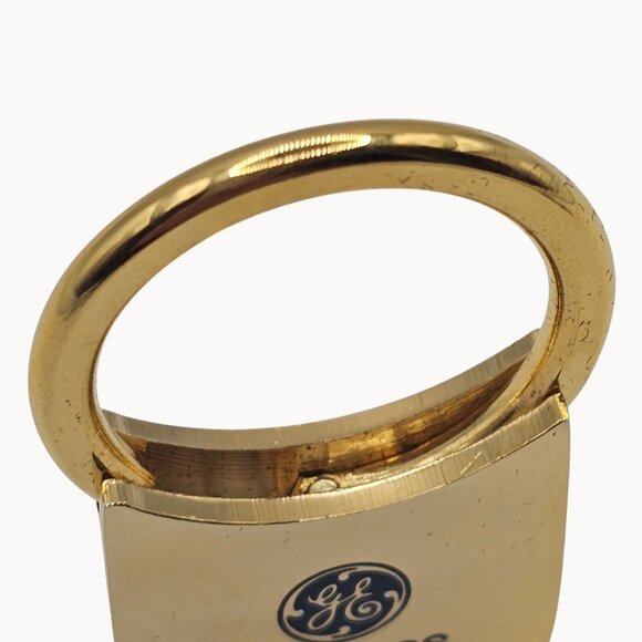 General Electric Plastics / Barlow Gold-Toned Locking Key Chain Accessory Holder - Picture 2 of 15